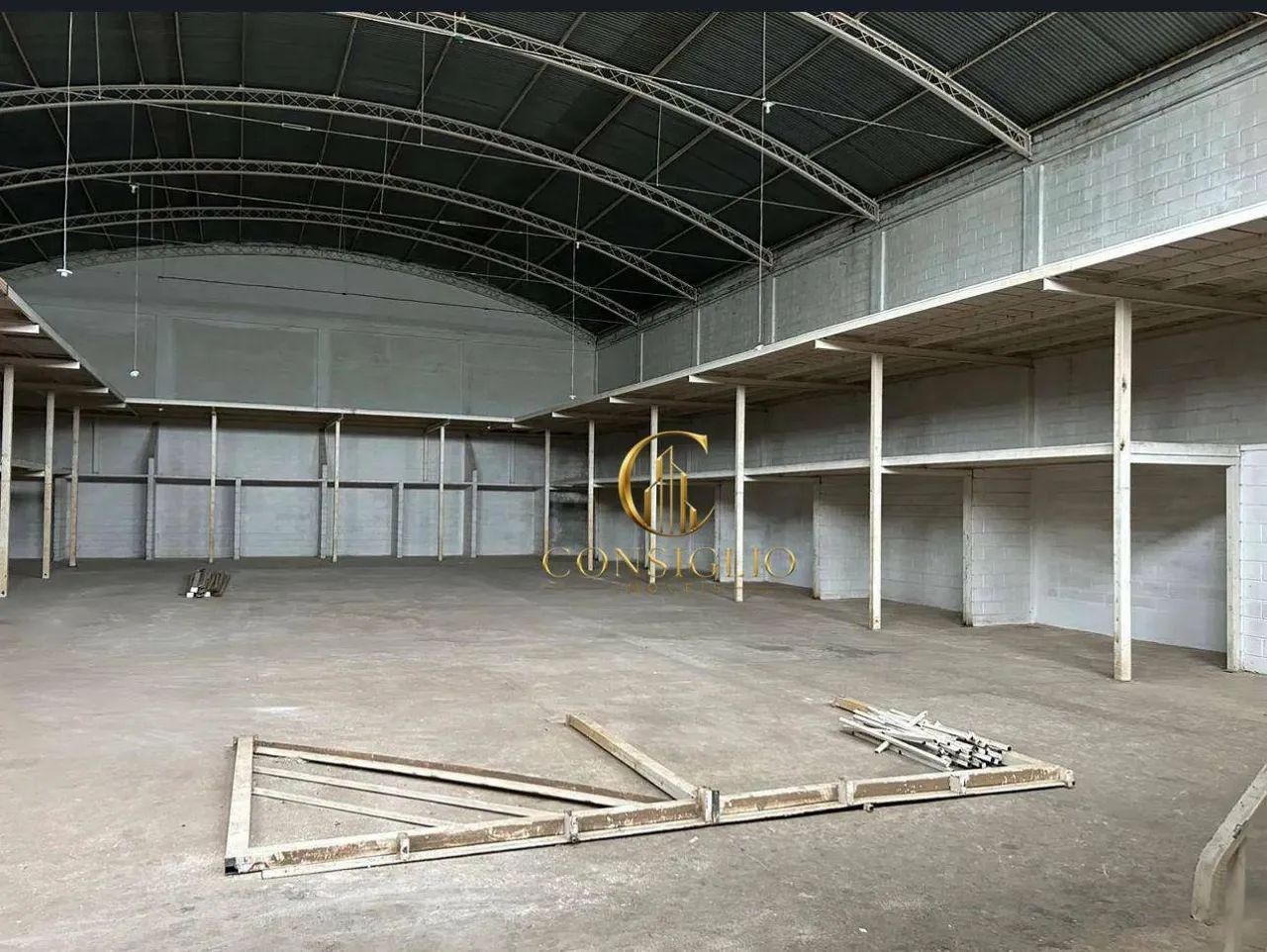 Galpão Comercial com 740m² de Área Construída em Terreno de 1.000m²