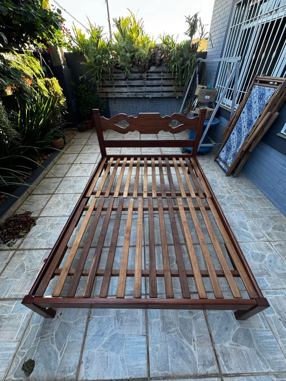 Cama casal em Madeira mogno  - Foto 4