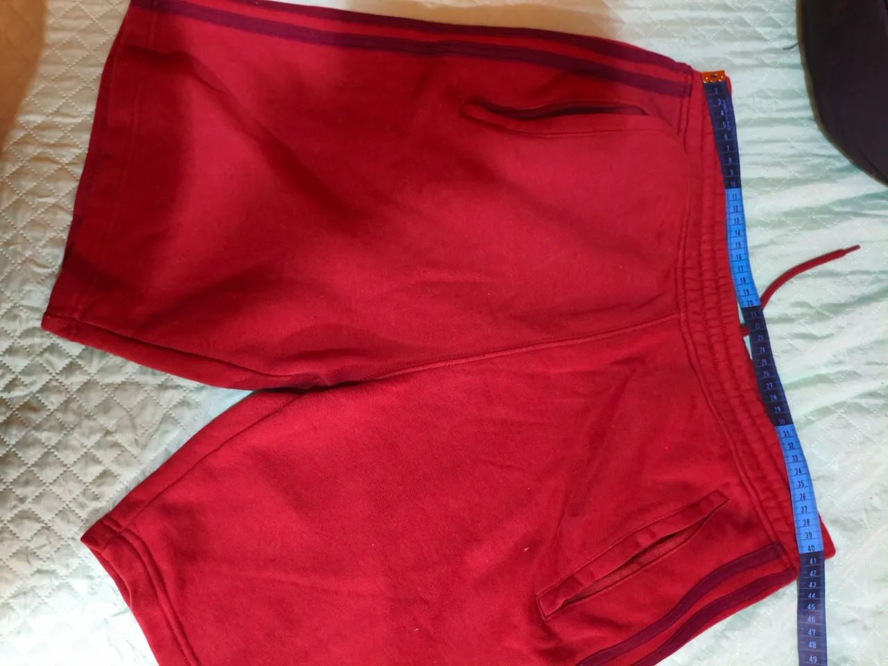 Bermuda moletom Adidas.