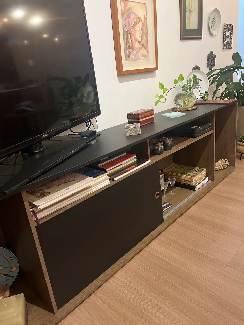 1.80-Meter TV Rack453011767548989441