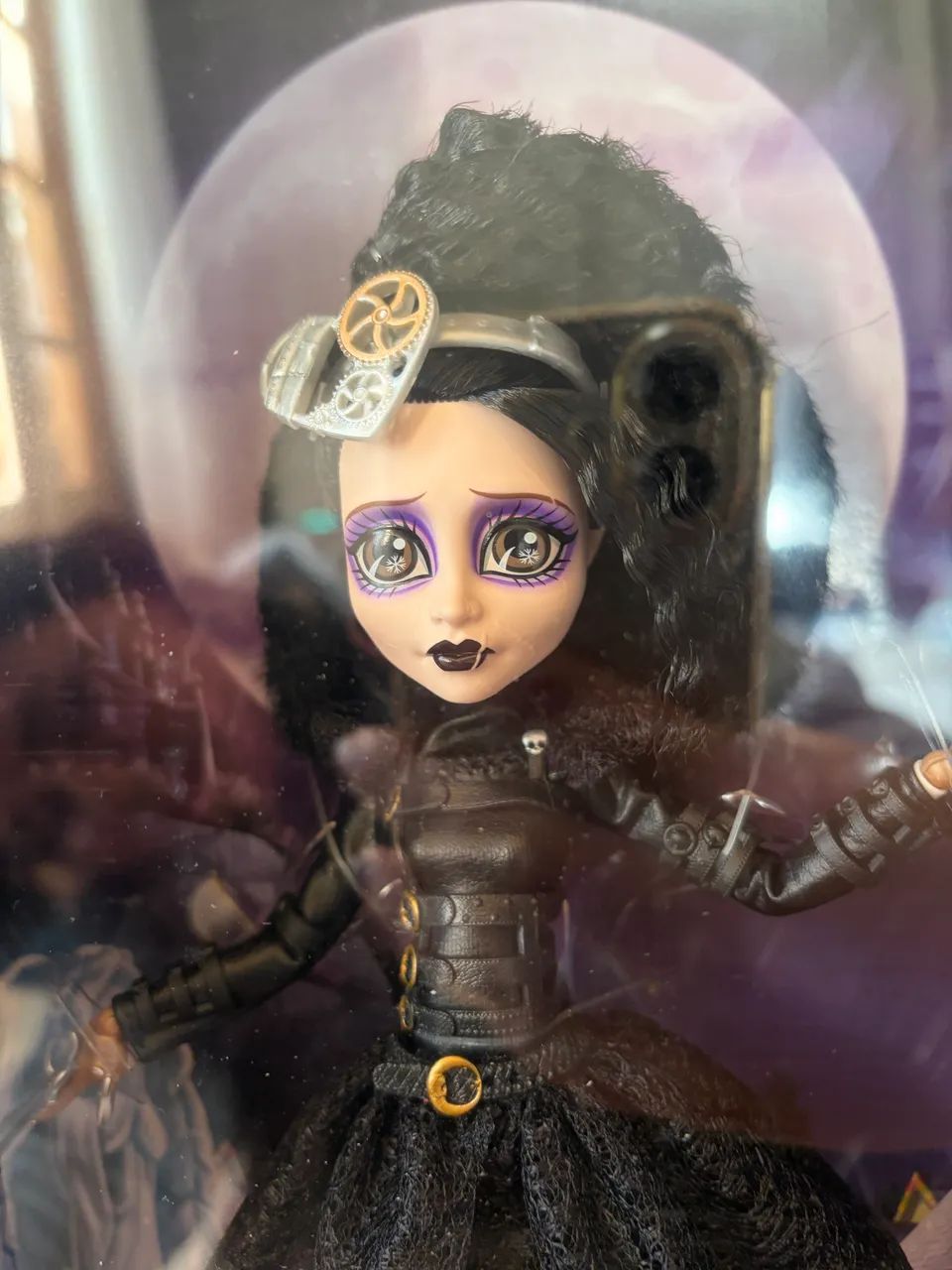 Boneca Monster high Skullector Edward Scissorhands mãos de tesoura  - Foto 4