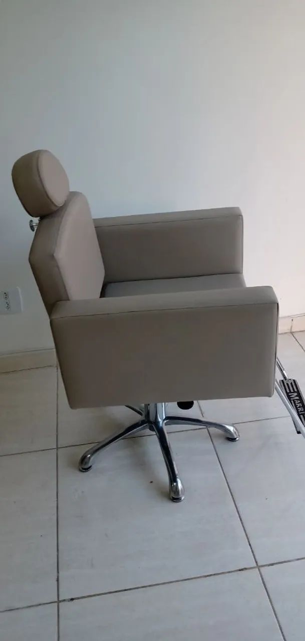 Poltrona de salão cabeleireira Marri Itália  - Foto 2
