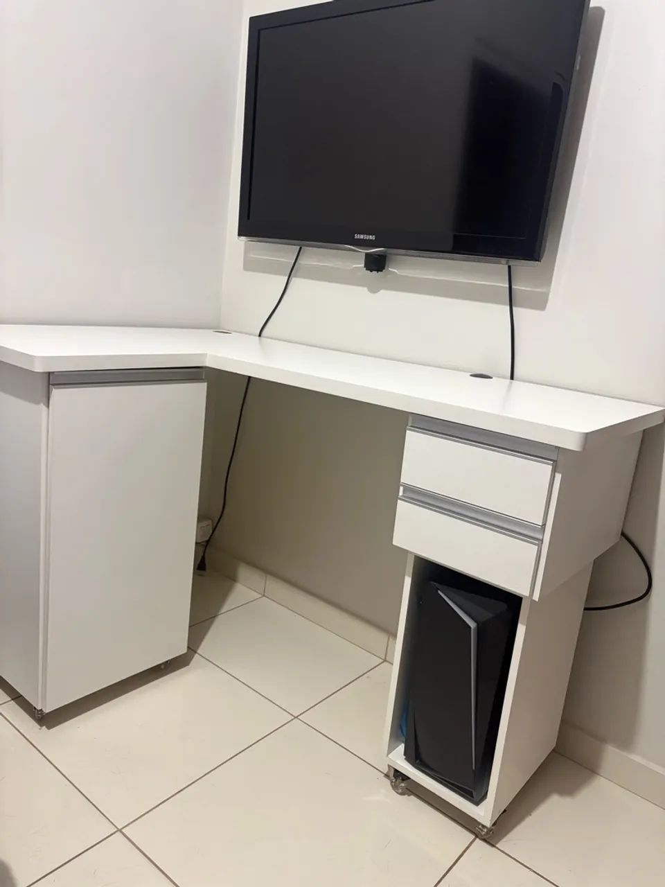 Escrivaninha Mesa de computador Sapateira Multiuso com Portas Quarto ou Escritório .  - Foto 5