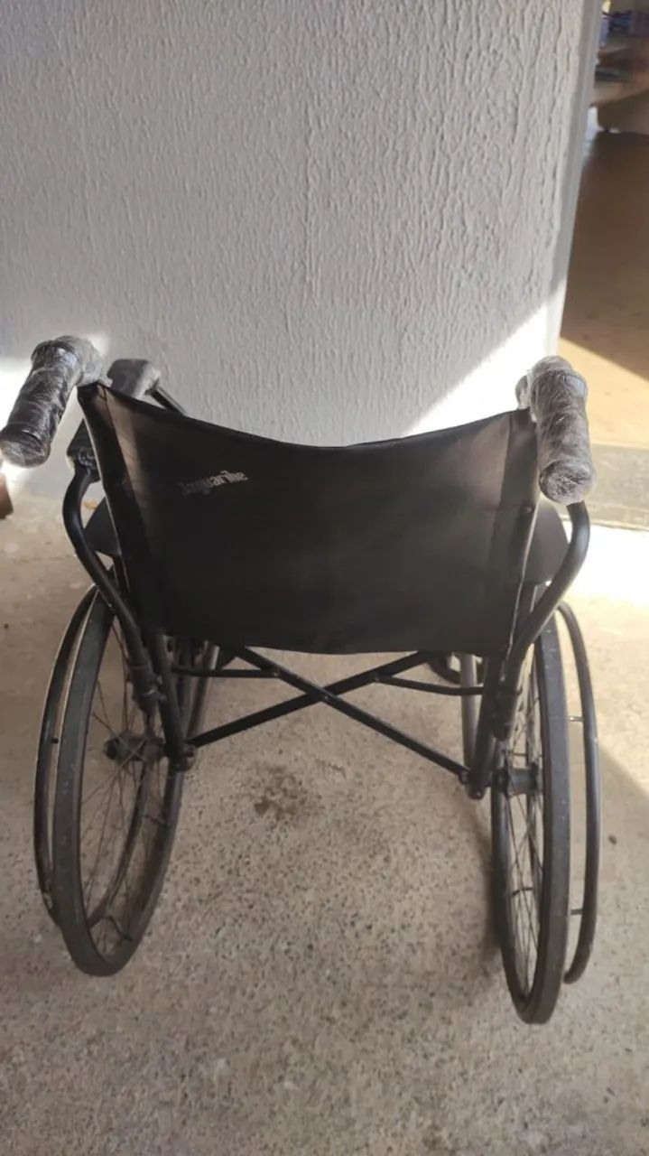 Cadeira de rodas 700,00 - Foto 2