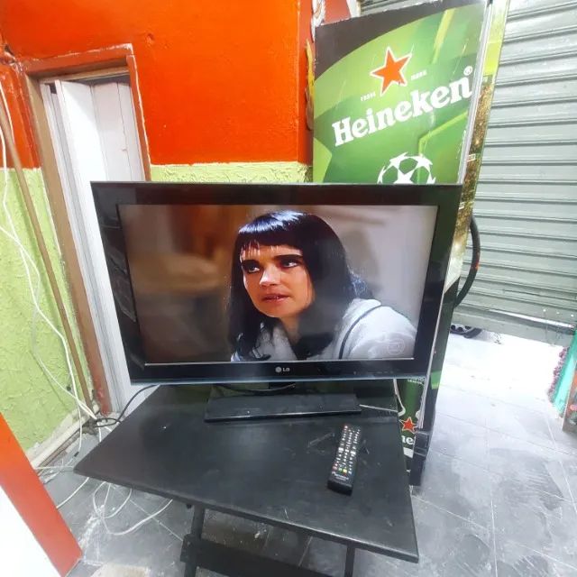 Tv Lg 32-   Com controle Remoto.  Entrada Usb e hdmi  R$300
