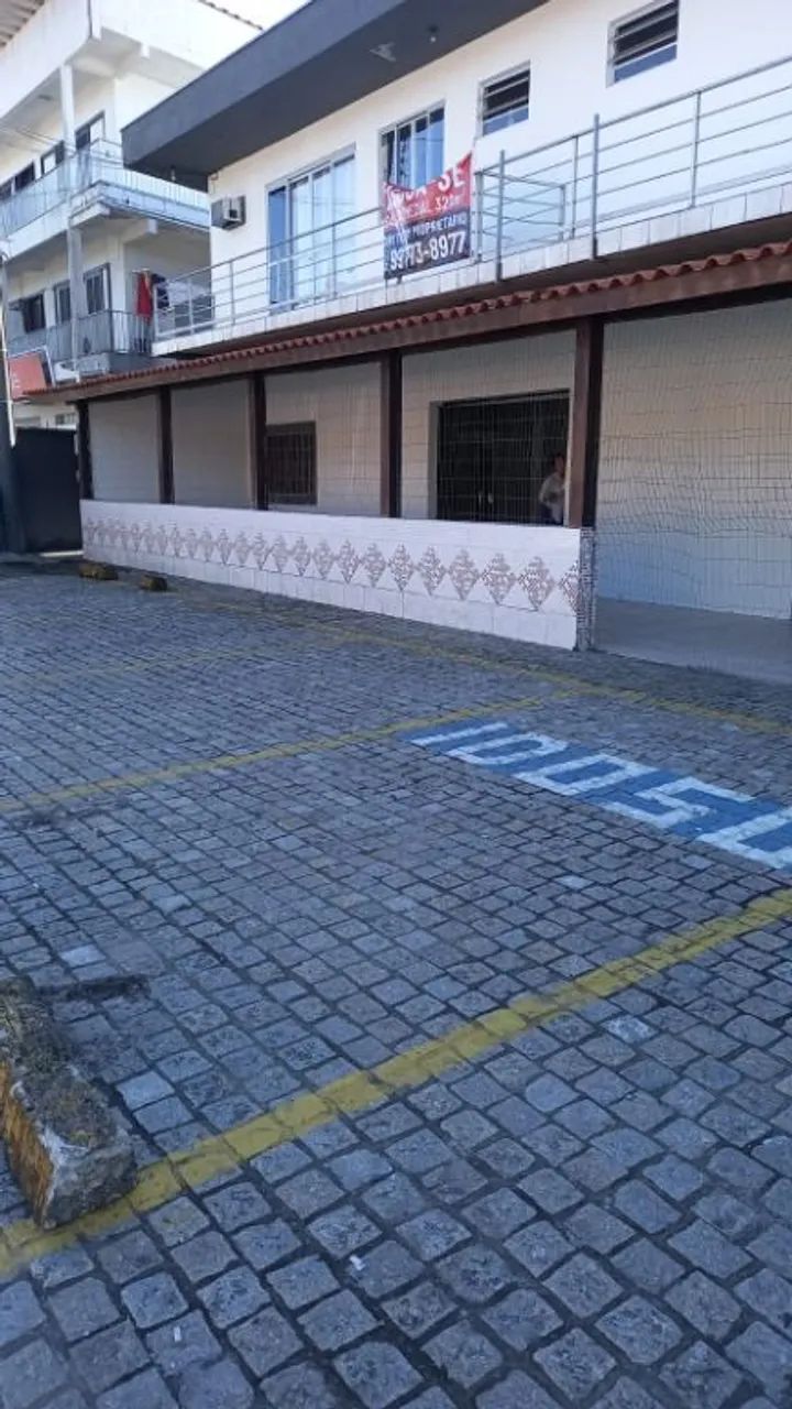 Sala Comercial para Locação na Rua Iririú