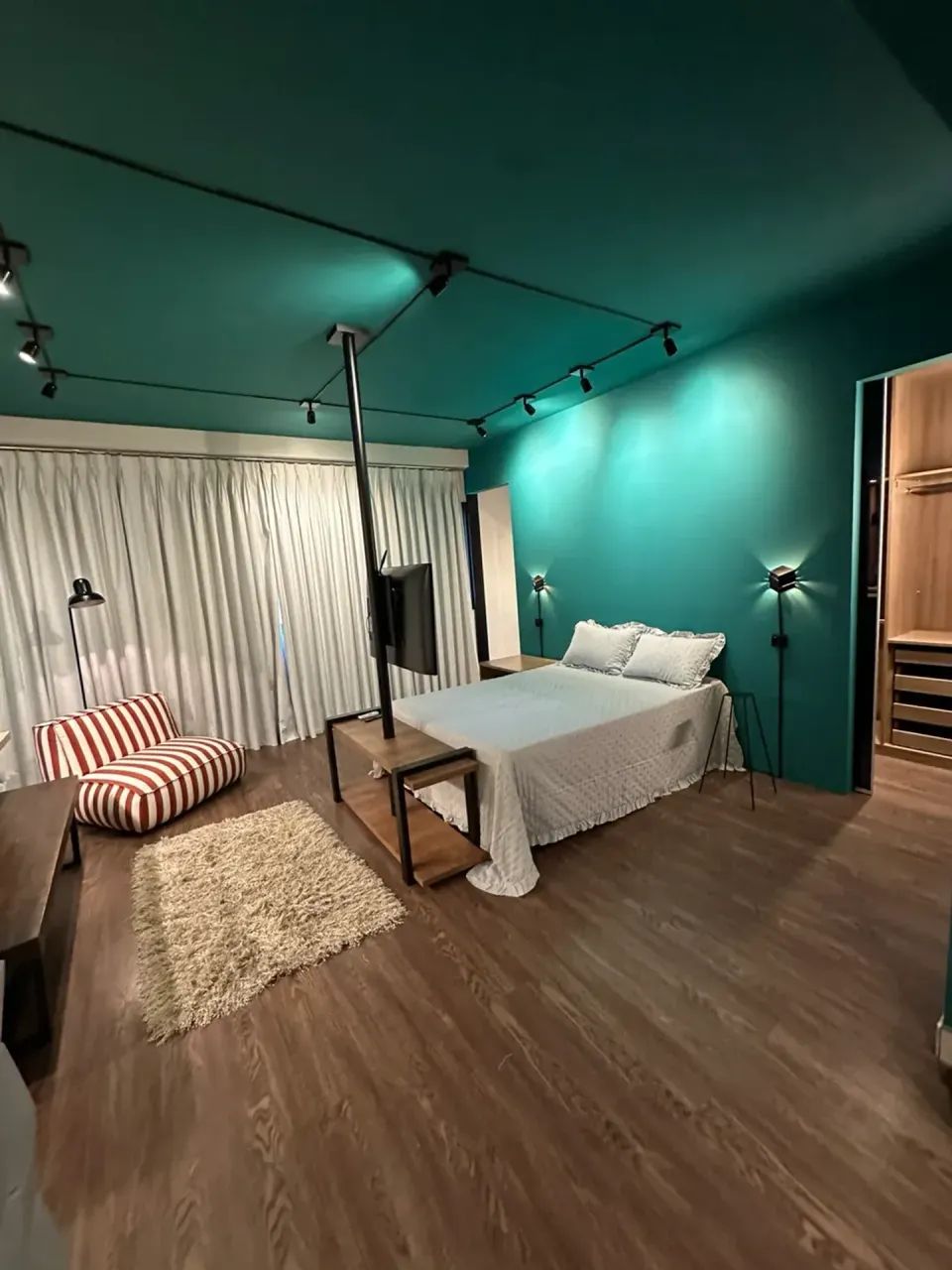 METROPOLIS LOFT