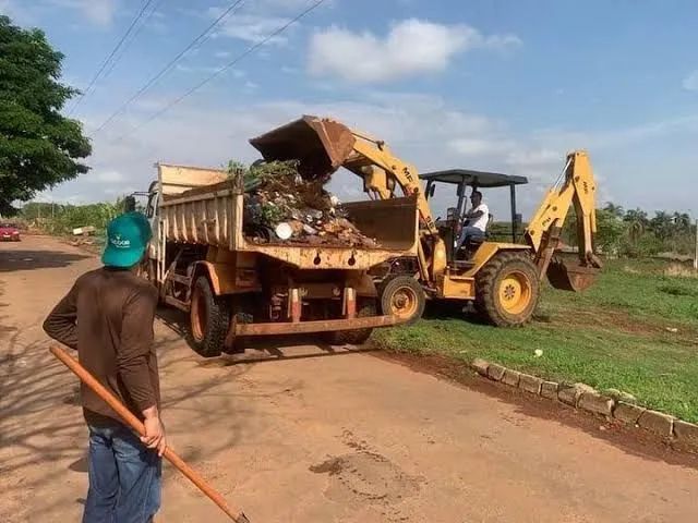Serviço com Retroescavadeira - Foto 3