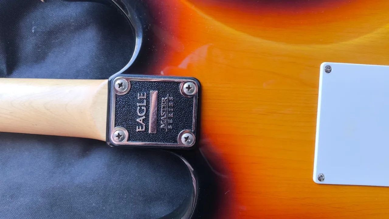 Guitarra Eagle Master Series + 2 pedais + bag - Foto 4