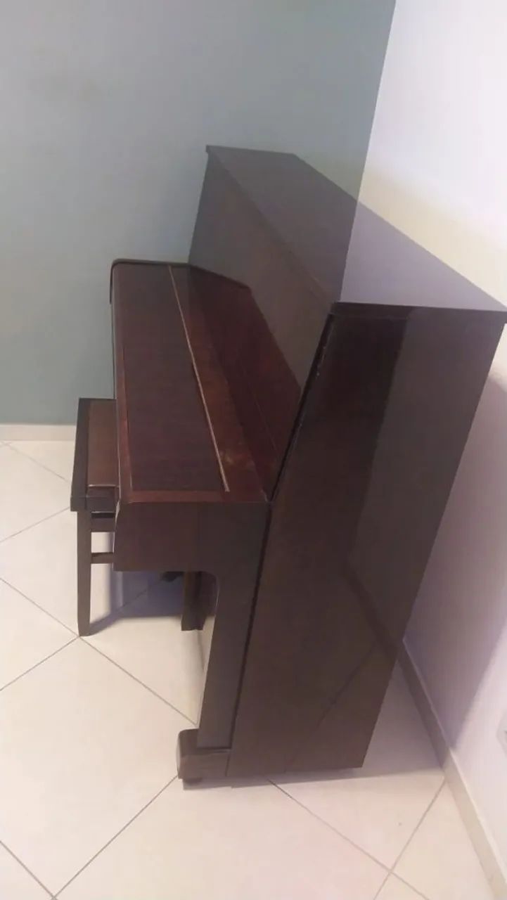 Piano antigo. 