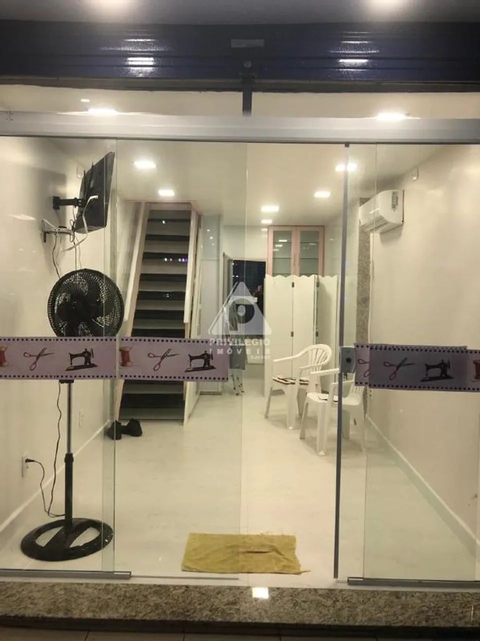 Loja à venda, 16 m² com mezanino  Copacabana, RJ