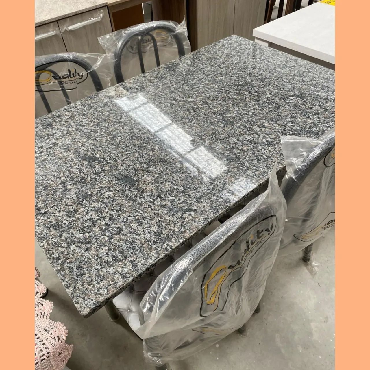 Mesa com 4 cadeiras - entregamos hoje 