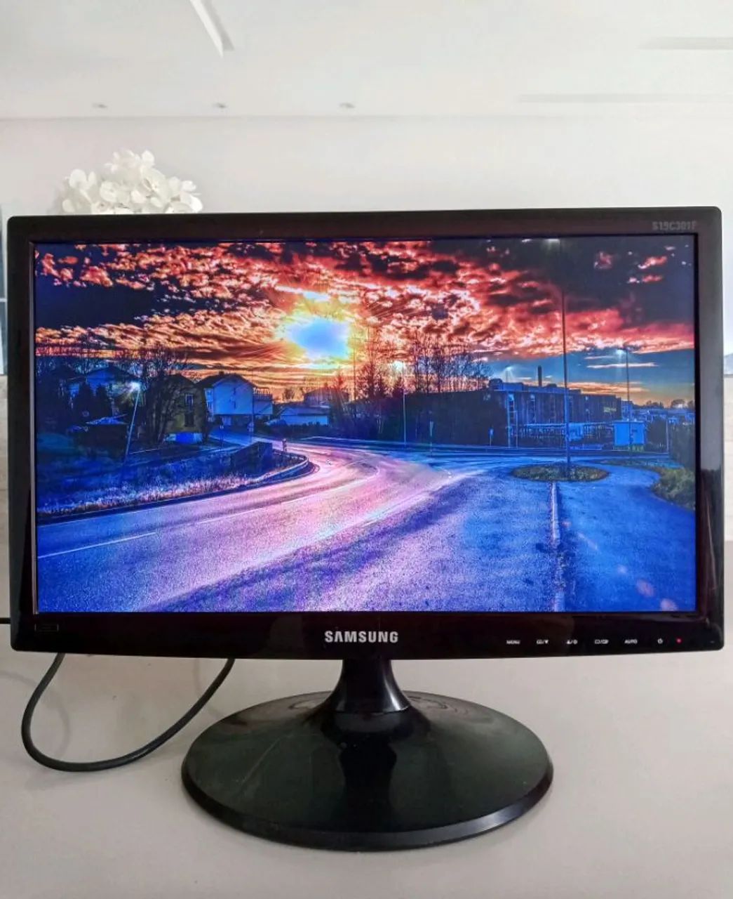 Monitor 19" Led Funcionando 100%  - Foto 3