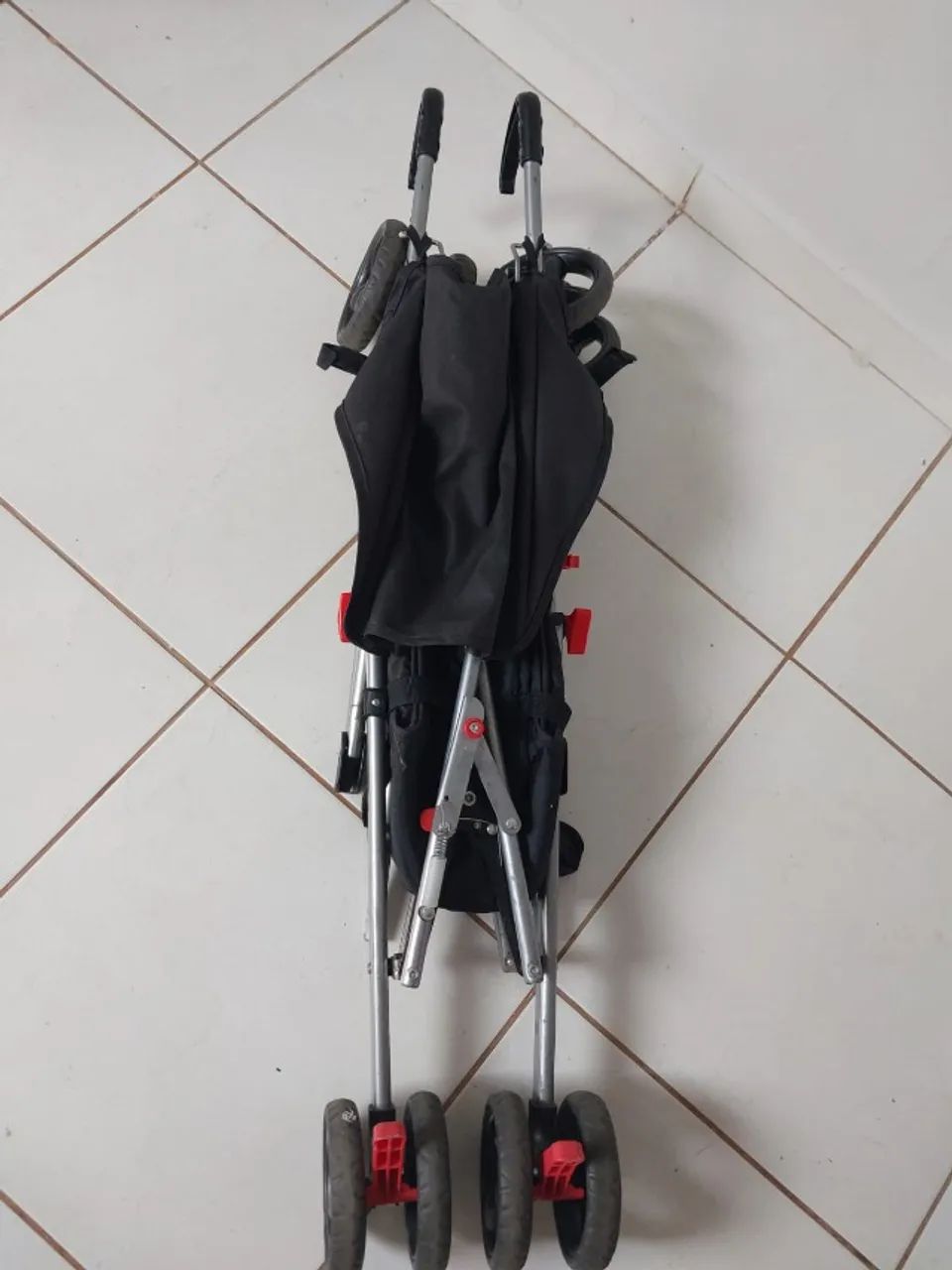  Carrinho de Bebê Modelo Guarda-Chuva R$ 150,00 - Foto 4
