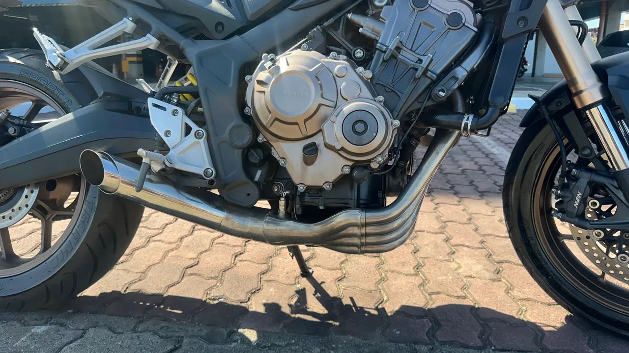 CB 650r 2023 - Foto 3