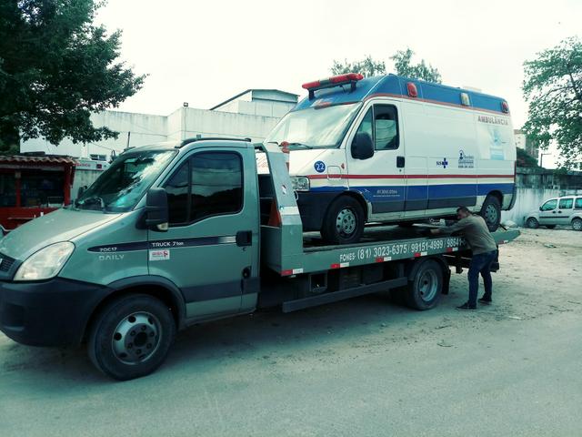 Caminhão iveco daily 70C17 Reboque plataforma - Foto 3