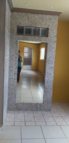 Casa muito ampla e arejada com garagem e 2 qts - Foto 12