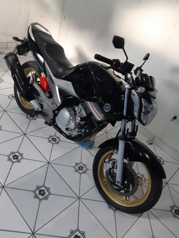 Vendo essa linda moto ,está em dias Pnel bom kit transmissão trocado óleo filtros está top - Foto 2