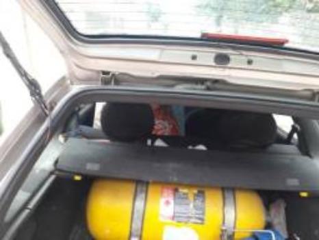 Vendo ou troco por carro menor - Foto 2