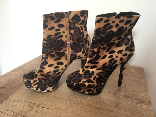 Bota estampa animal LOFT