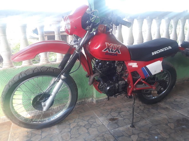 MOTO HONDA XLX 250VERMELHA