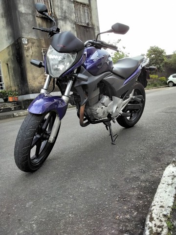 VENDE-SE CB300R COR AZUL COMPLETA.