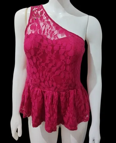Blusa renda vermelha