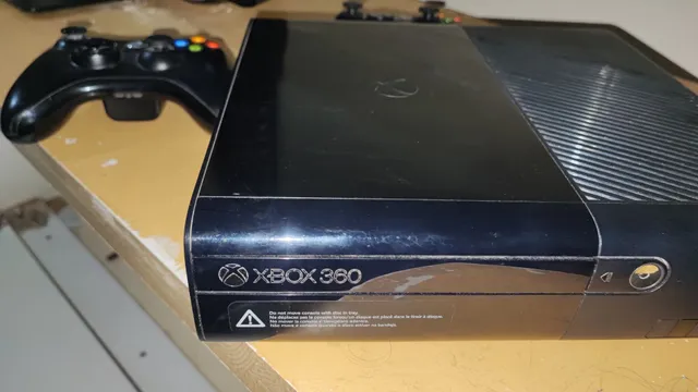 Lojas Shellpi - Xbox 360 Original bloqueado de fábrica Pode Jogar Na Live  Acessa Netflix E Yotube 1 - Console Xbox 360 Slim 4GB MOSTRUÁRIO ( Pode  conter pequenos riscos) 1 