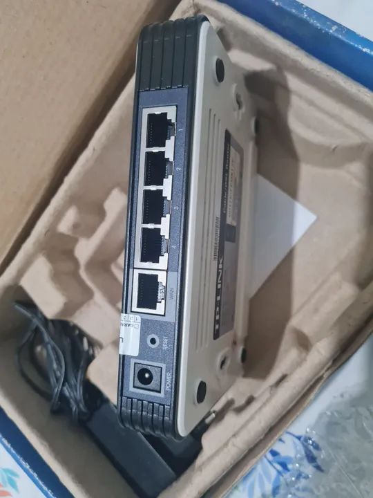 Cabo TP-Link TL-R402m de 4 portas/roteador DSL cor branco 