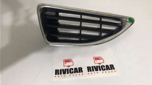 Grade Radiador Megane Dianteira Esquerda 2001 2002 2003 2004