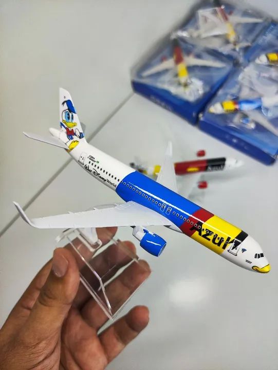 Aviões em metal escala 1/400 com base de acrílico  - Foto 2
