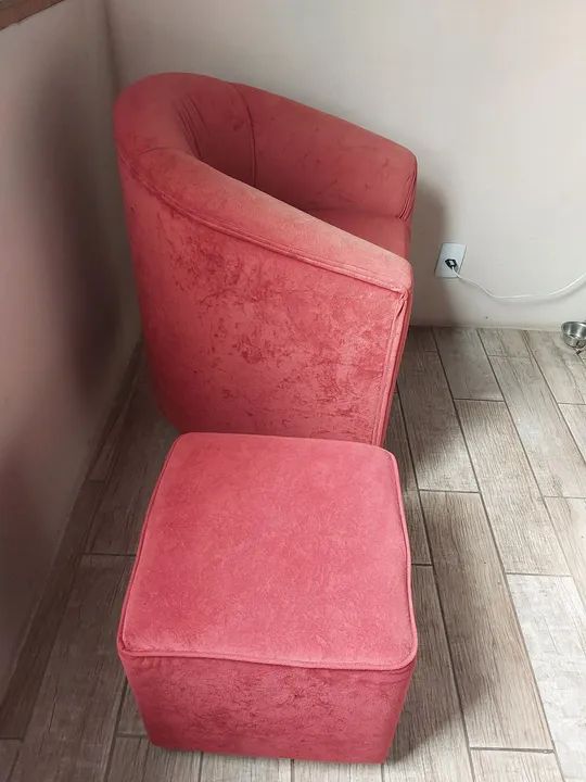 Poltrona e Puff Vermelhos - Foto 3