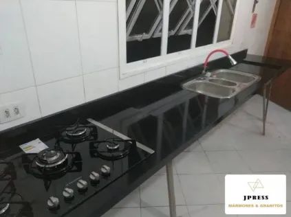Pia Planejada / Área Gourmet -  Granito Preto São Gabriel - Foto 3