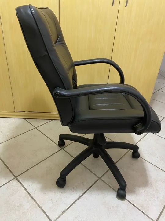 Cadeira Presidente escritorio Preta, couro legítimo, marca Florense - Foto 2