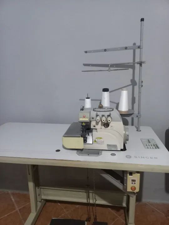 Máquina de Costura Overlock Singer Industrial - Foto 3