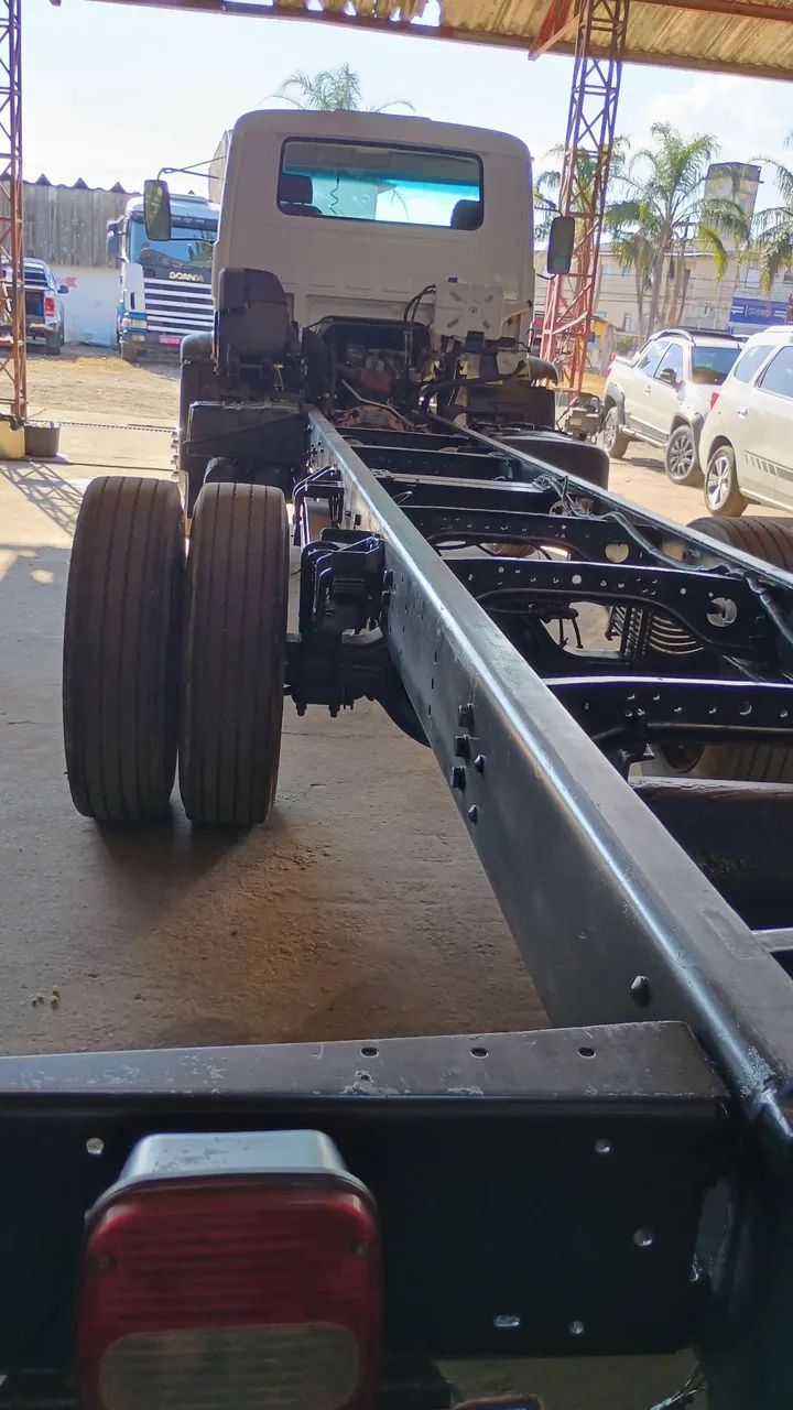 VW 13180 4/2 chassi reduzido  - Foto 5