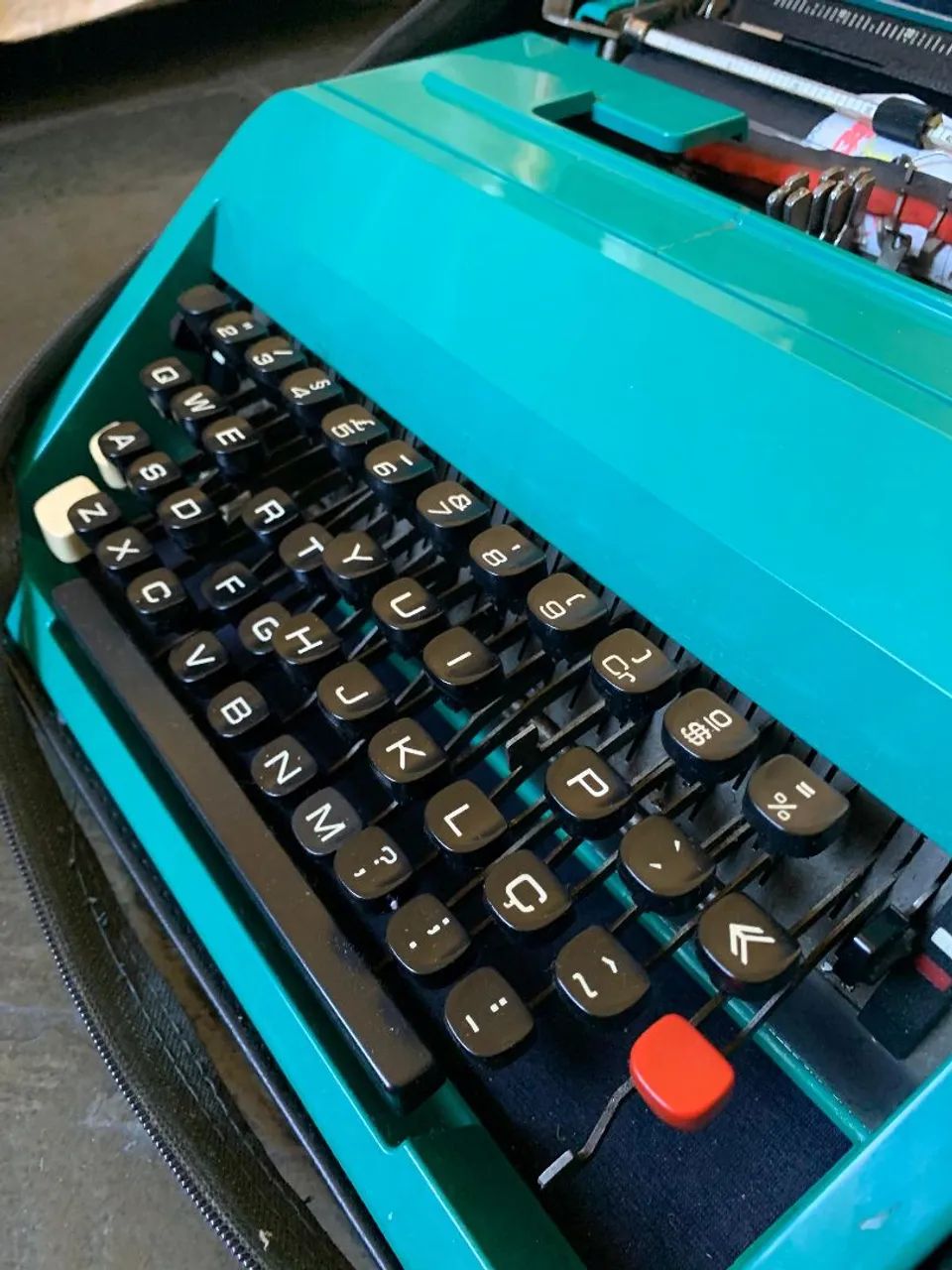 Máquina de escrever Olivetti Studio 45 64661943634049120