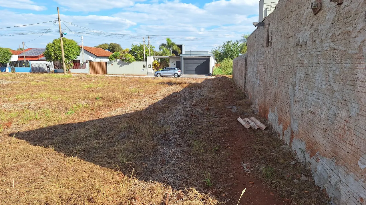 Dois terrenos com ótima localização