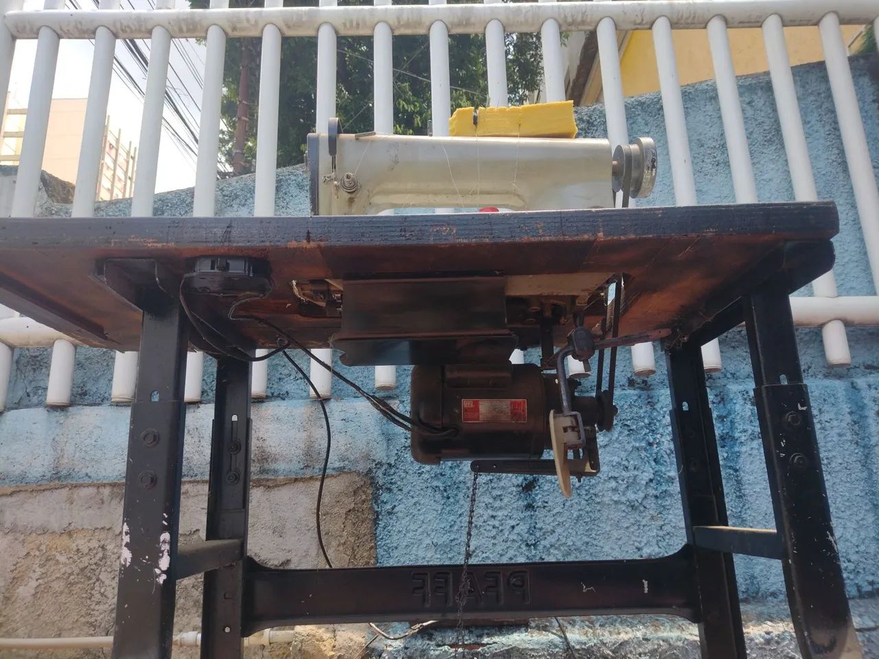 Máquina de costura industrial marca pfaff - Foto 4