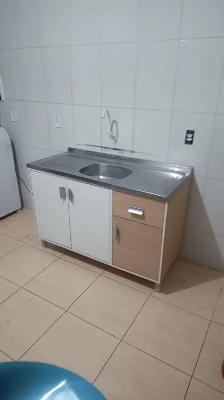Armário de cozinha com pia em aço inox