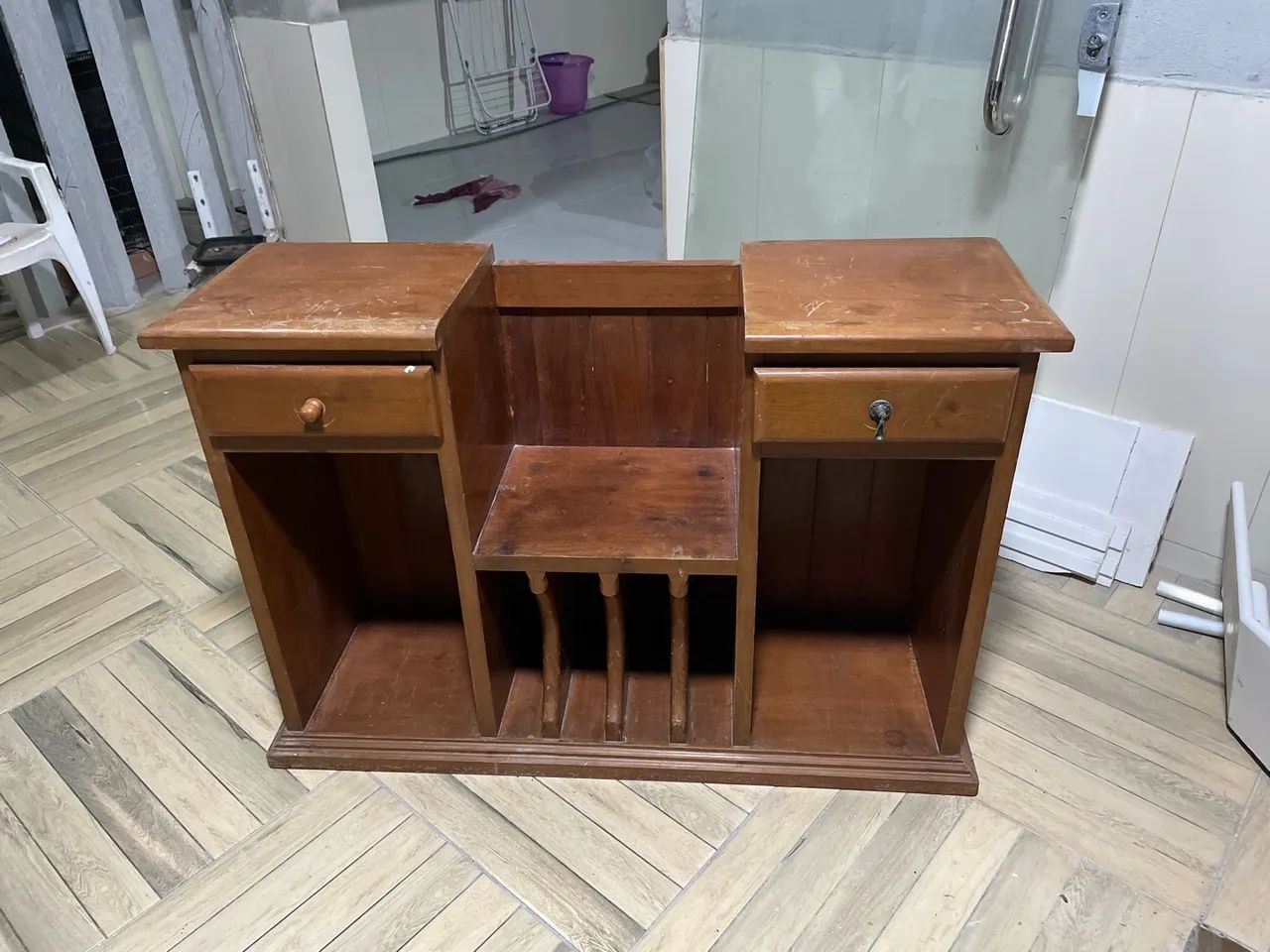 Rack de madeira 64962679851395121