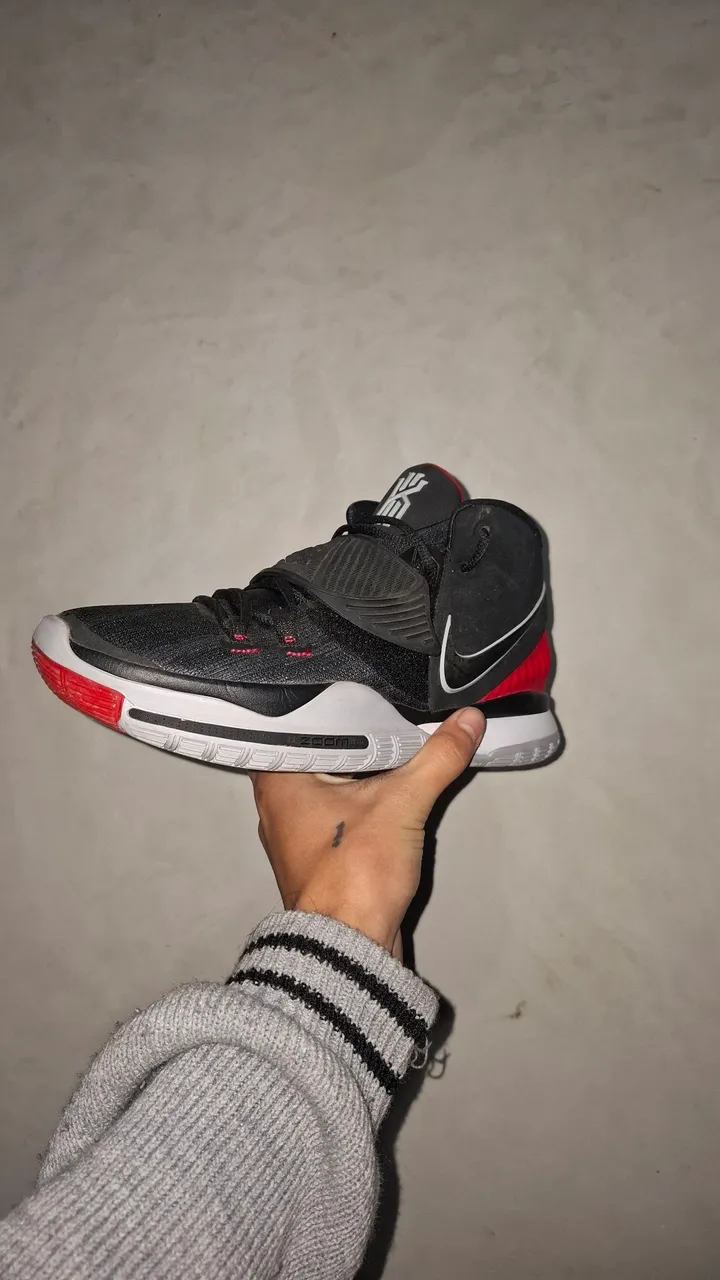 Tênis Nike Kyrie 6 - Preto e Vermelho