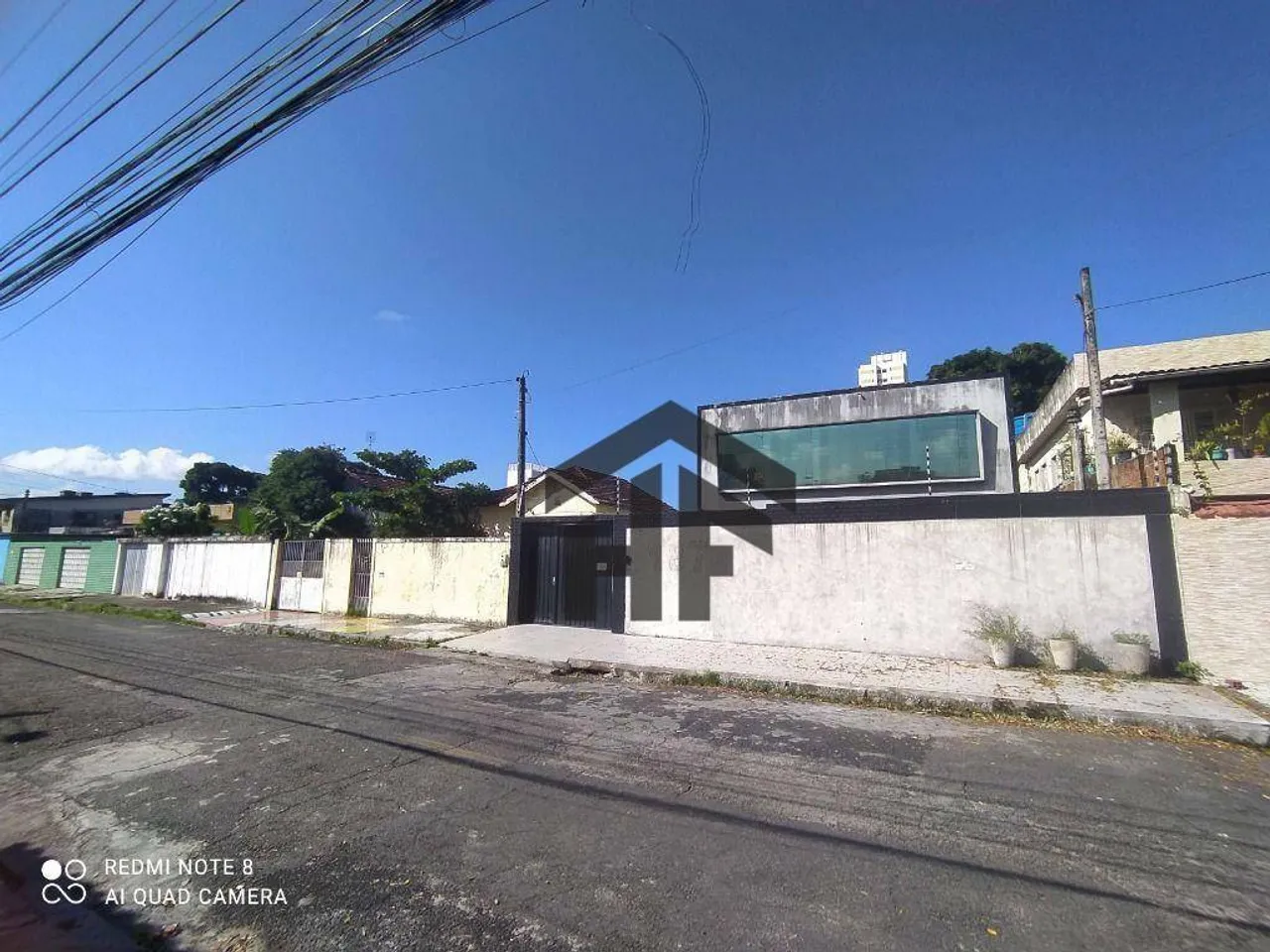 Casa de 321m² à venda, com 4 quartos (1 suíte), localizada em Campo Grande, Recife - Perna