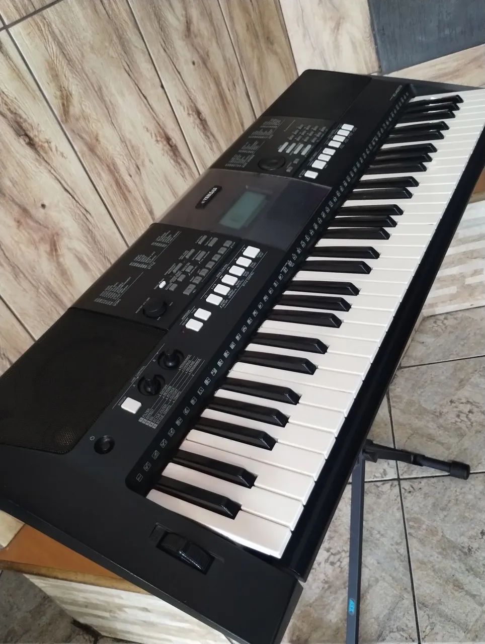 Teclado Yamaha PSR-e423 