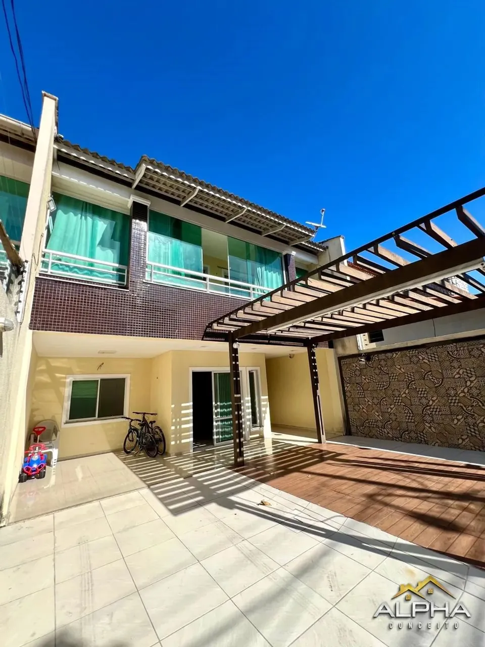 Casa duplex com 3 suites no bairro Cidade dos Funcionários a venda