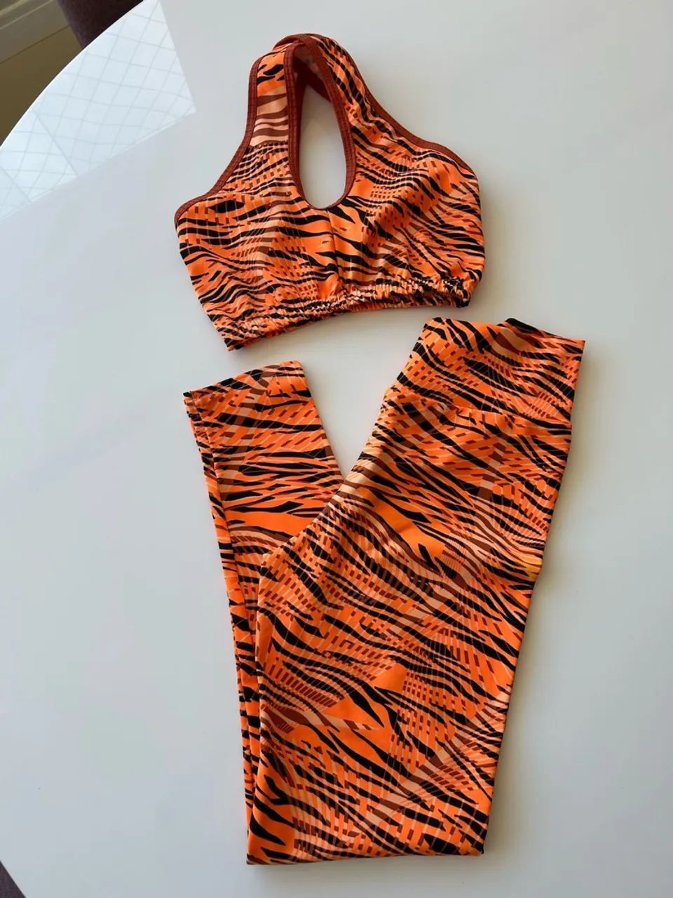 Conjunto de top e legging de onça - Laranja