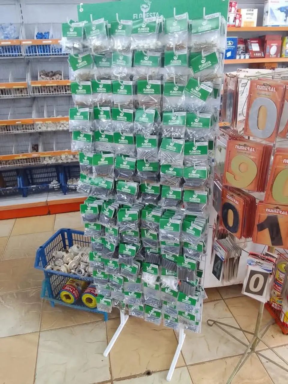 Parafusos Diversos com Expositor R $ 2.999.00 - Foto 3