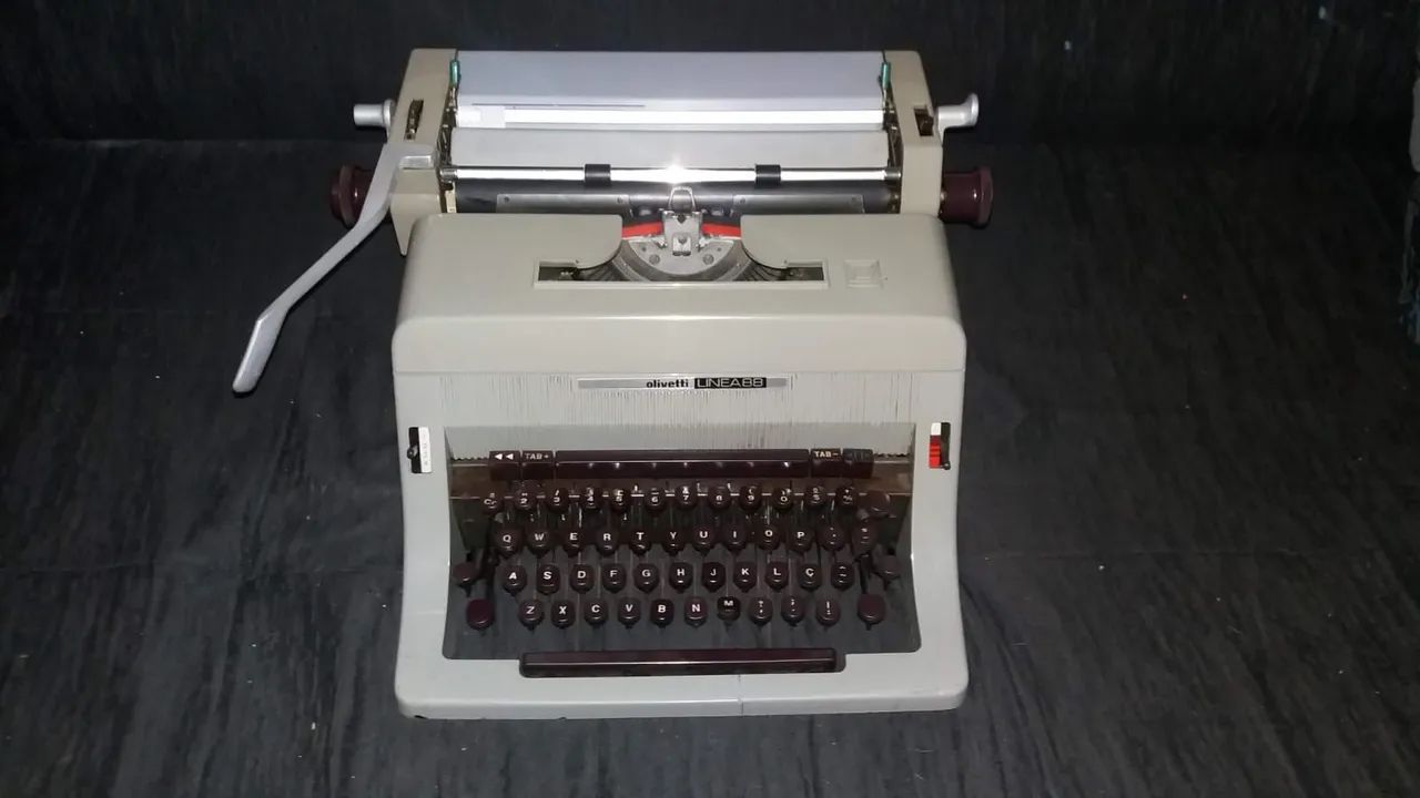 Máquina de escrever Olivette Linea 88