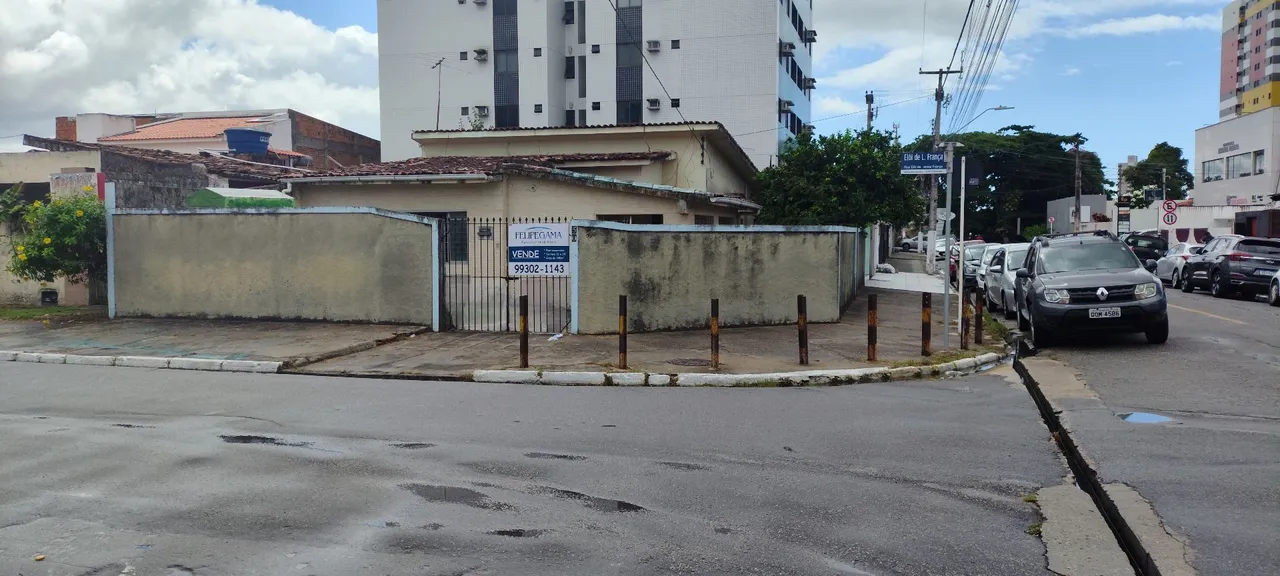 Casa na Gruta - próximo ao Hospital. De Olhos Santa Luzia