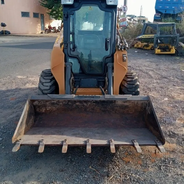 Mini Carregadeira CASE SR200 2012